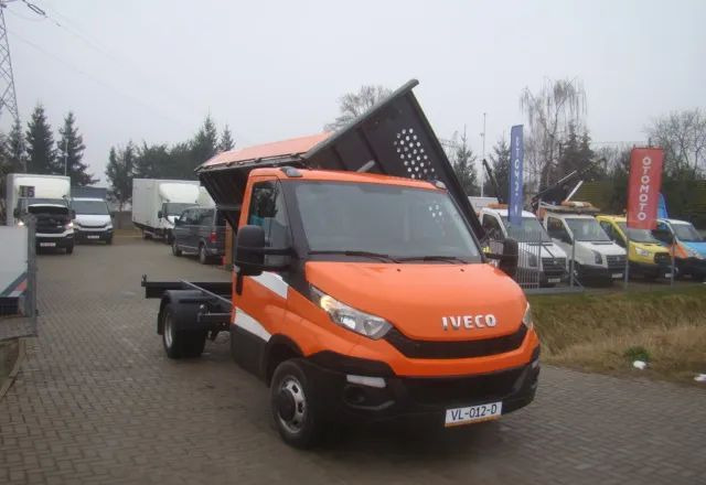 Iveco DAILY 35 C 3-STONNA WYWROTKA - Dostavno vozilo istovarivač: slika 3 Iveco DAILY 35 C 3-STONNA WYWROTKA - Dostavno vozilo istovarivač: slika 3