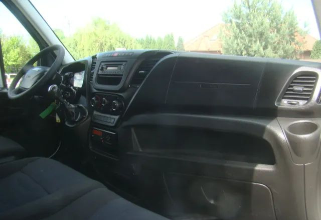 Furgon Iveco DAILY 35 S 16 REJESTRACJA NA 6-OSÓB SUPER NA KAMPERA: slika 14