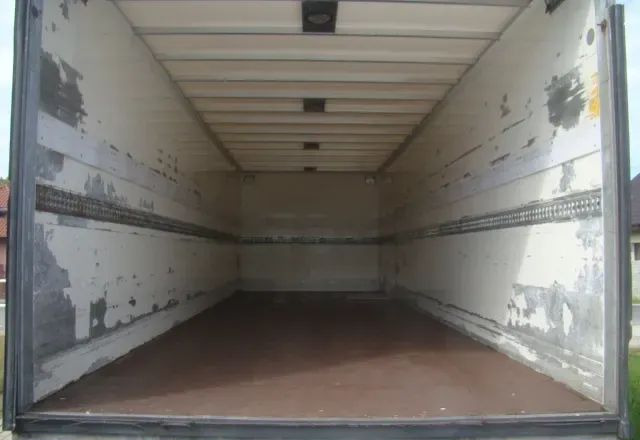 Kamion sa zatvorenim sandukom MAN TGL 12-220 8.10M KLIMA WINDA 2000KG: slika 11