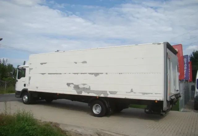 Kamion sa zatvorenim sandukom MAN TGL 12-220 8.10M KLIMA WINDA 2000KG: slika 9