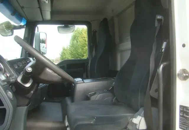 Kamion sa zatvorenim sandukom MAN TGL 12-220 8.10M KLIMA WINDA 2000KG: slika 15