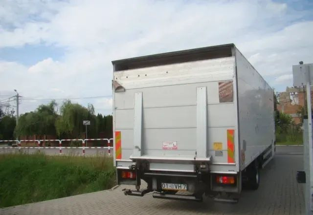 Kamion sa zatvorenim sandukom MAN TGL 12-220 8.10M KLIMA WINDA 2000KG: slika 6