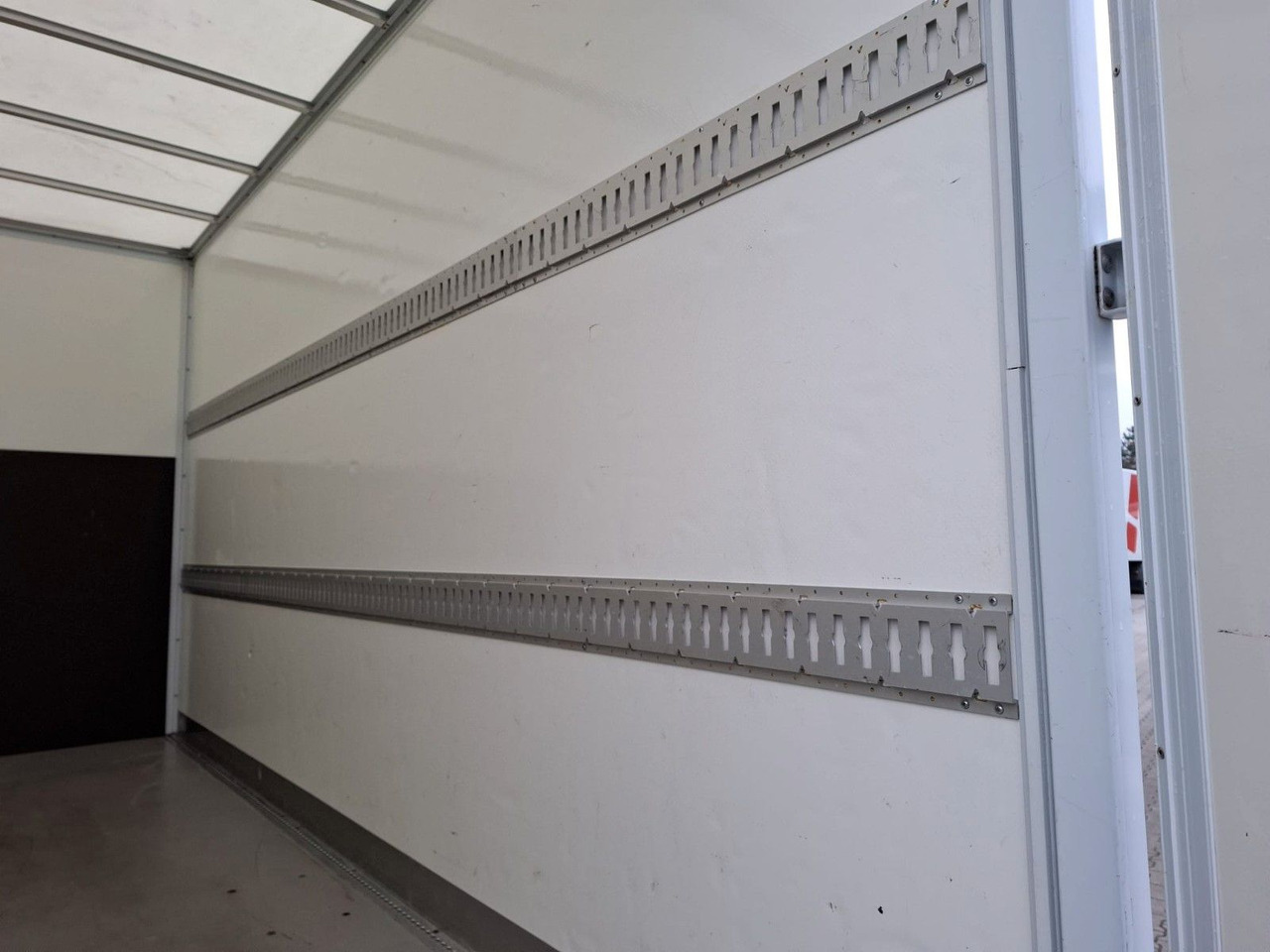 Iveco 35-160P/A8, Klima, HiMatik, LED, Luft, - Dostavno vozilo sa zatvorenim sandukom: slika 5 Iveco 35-160P/A8, Klima, HiMatik, LED, Luft, - Dostavno vozilo sa zatvorenim sandukom: slika 5
