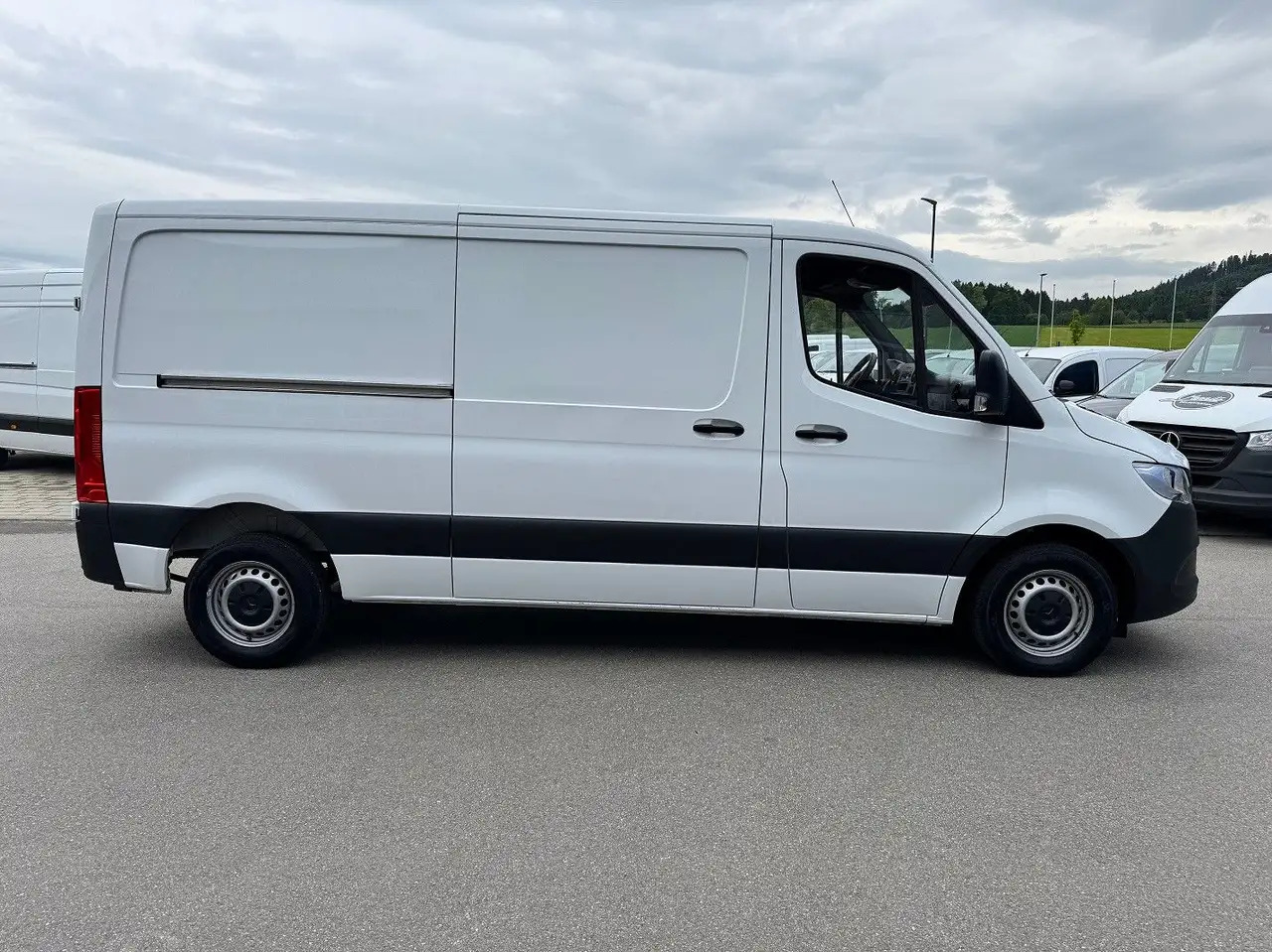 Mercedes-Benz Sprinter 215 CDI Flach Lang Klima FWD - Furgon: slika 4 Mercedes-Benz Sprinter 215 CDI Flach Lang Klima FWD - Furgon: slika 4