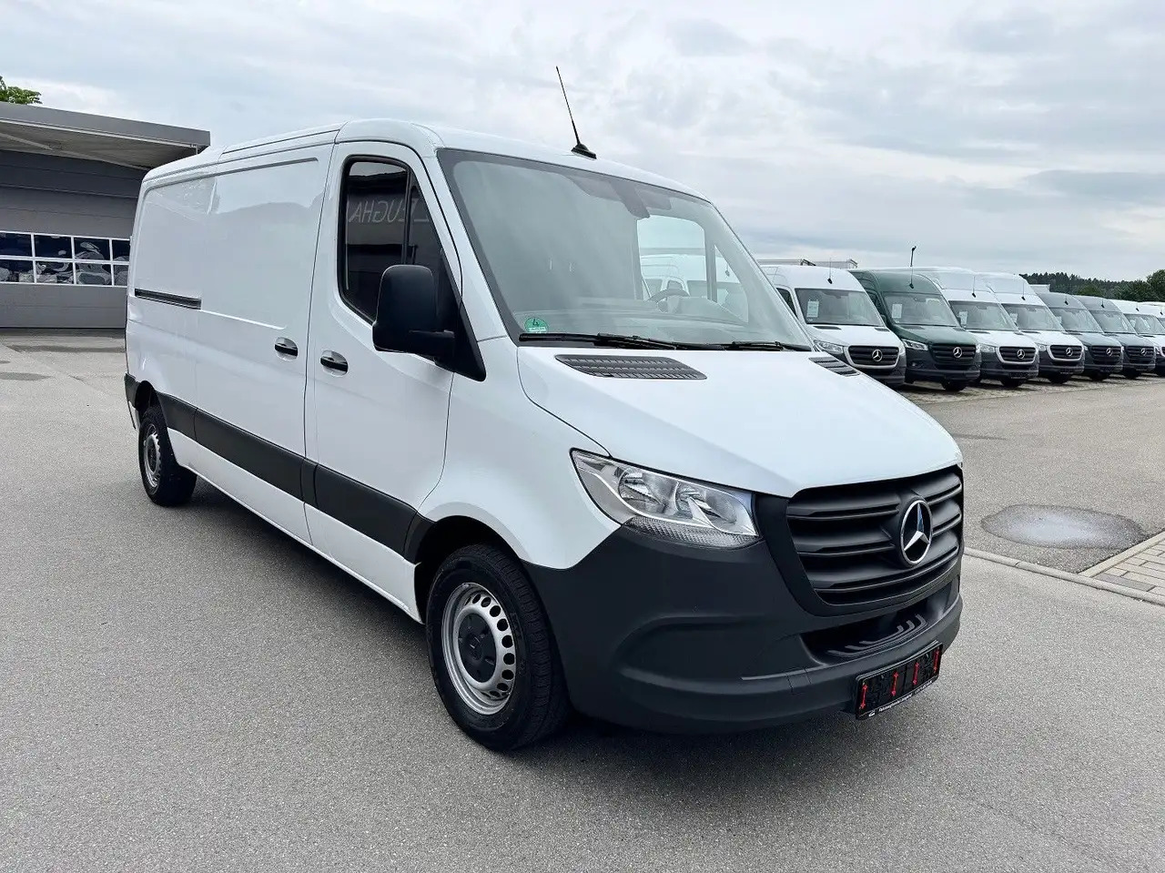 Mercedes-Benz Sprinter 215 CDI Flach Lang Klima FWD - Furgon: slika 2 Mercedes-Benz Sprinter 215 CDI Flach Lang Klima FWD - Furgon: slika 2