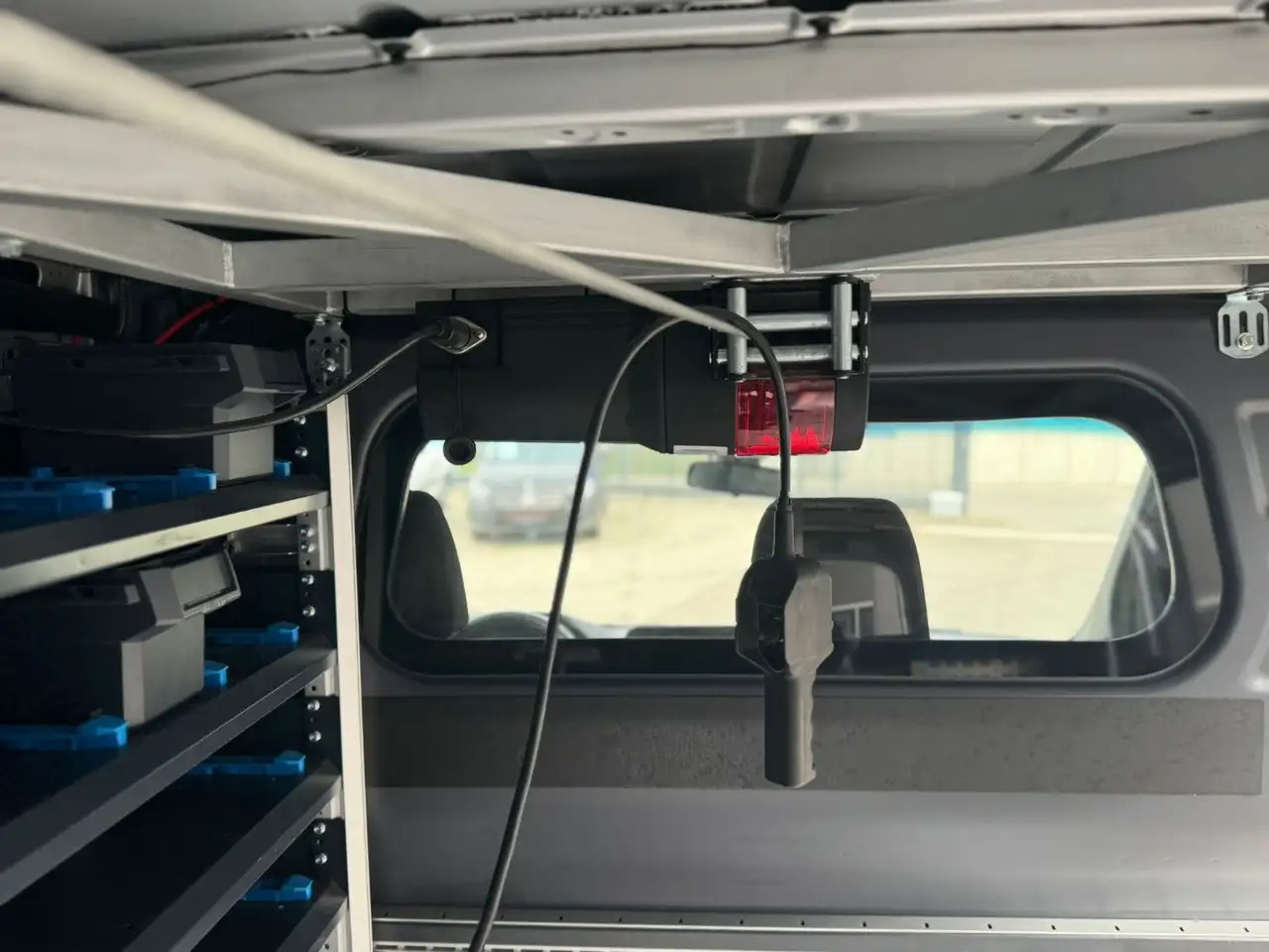 Furgon Mercedes-Benz Sprinter 317 CDI Flach Lang Silber Klima MBUX: slika 15