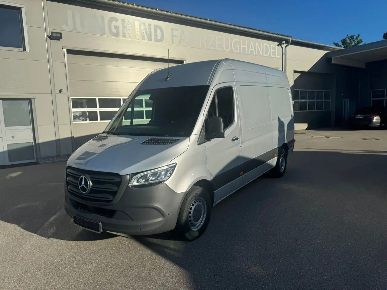 Mercedes-Benz Sprinter 317 CDI Lang Hoch Klima MBUX Silber LED - Furgon: slika 2 Mercedes-Benz Sprinter 317 CDI Lang Hoch Klima MBUX Silber LED - Furgon: slika 2