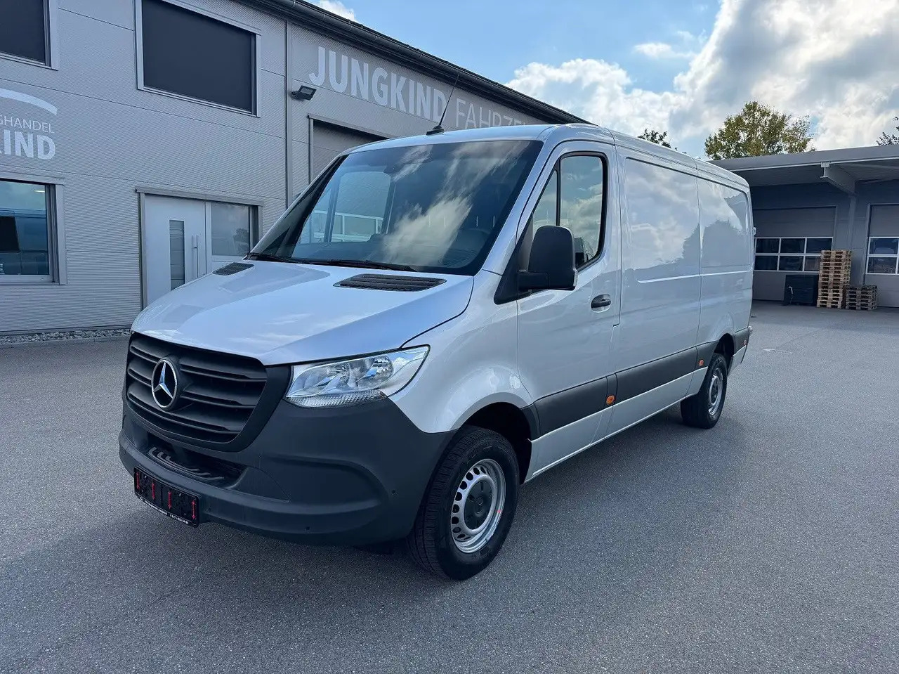Mercedes-Benz Sprinter 317 CDI Lang Silber MBUX RWD Klima - Furgon: slika 1 Mercedes-Benz Sprinter 317 CDI Lang Silber MBUX RWD Klima - Furgon: slika 1