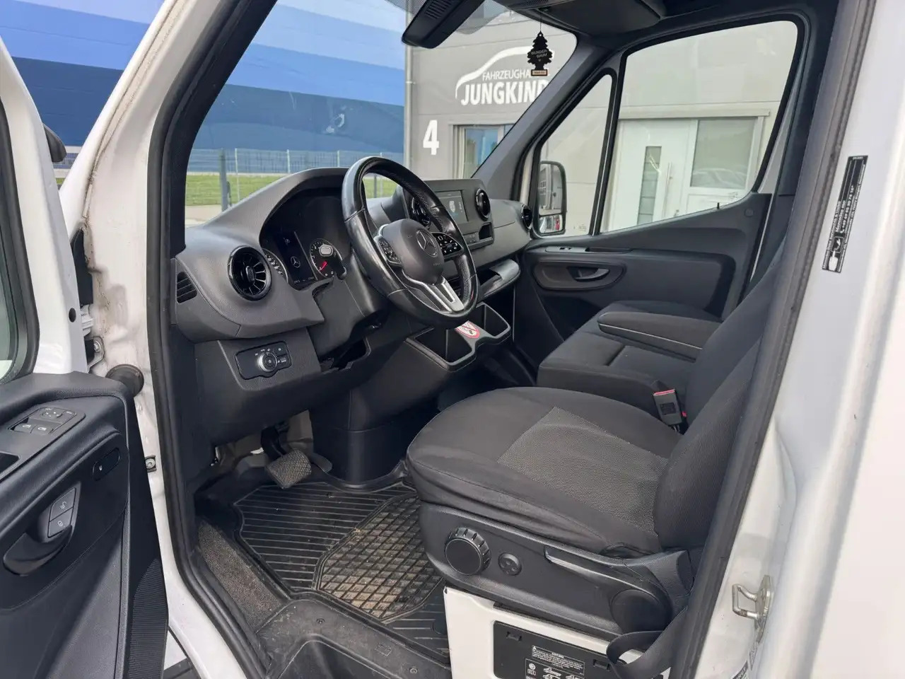 Mercedes-Benz Sprinter 317 CDI Maxi Lang LED MBUX Klima - Furgon: slika 3 Mercedes-Benz Sprinter 317 CDI Maxi Lang LED MBUX Klima - Furgon: slika 3