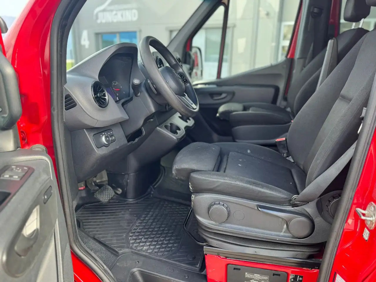 Mercedes-Benz Sprinter 317 CDI Maxi Lang Mixto AHK 3,5t MBUX - Furgon: slika 4 Mercedes-Benz Sprinter 317 CDI Maxi Lang Mixto AHK 3,5t MBUX - Furgon: slika 4