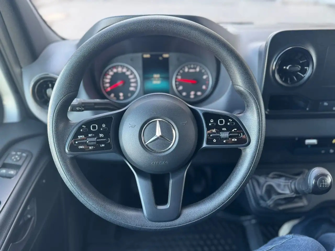 Mercedes-Benz Sprinter 317 CDI Maxi Lang Silber Klima MBUX AHK - Furgon: slika 4 Mercedes-Benz Sprinter 317 CDI Maxi Lang Silber Klima MBUX AHK - Furgon: slika 4