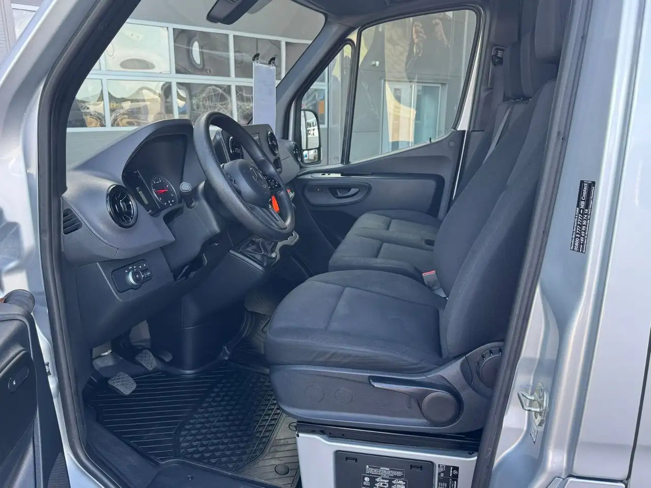 Mercedes-Benz Sprinter 317 CDI Maxi Lang Silber Klima MBUX AHK - Furgon: slika 3 Mercedes-Benz Sprinter 317 CDI Maxi Lang Silber Klima MBUX AHK - Furgon: slika 3