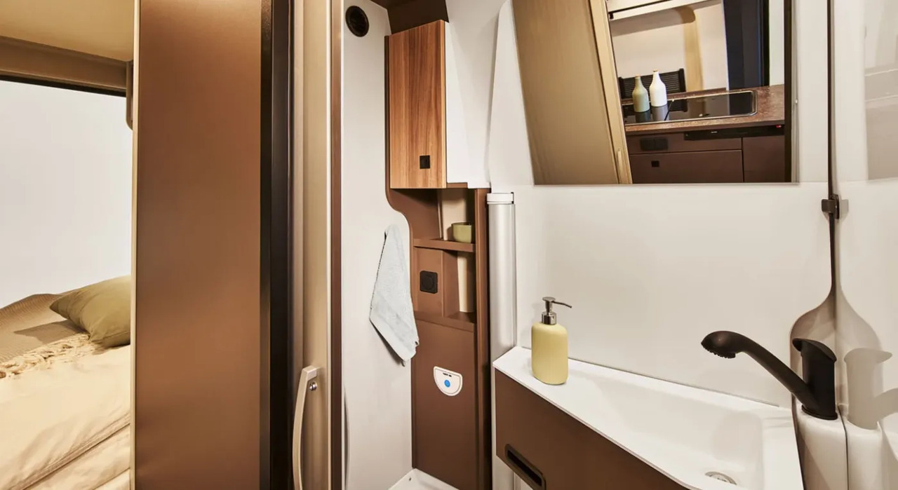 Bürstner B66 C 600 B 66 Voll ausgestattet - Kamp kombi: slika 4 Bürstner B66 C 600 B 66 Voll ausgestattet - Kamp kombi: slika 4