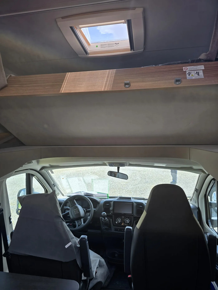 Weinsberg CaraHome 550 MG Aufbauklima., Markise, AHK - Alkoven kamper: slika 5 Weinsberg CaraHome 550 MG Aufbauklima., Markise, AHK - Alkoven kamper: slika 5