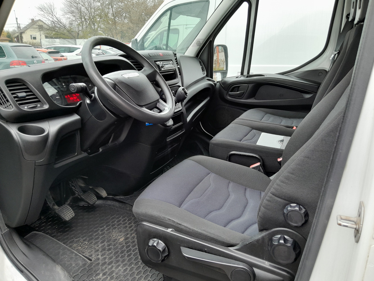 IVECO Daily 35S14 - Dostavno vozilo sa zatvorenim sandukom: slika 5 IVECO Daily 35S14 - Dostavno vozilo sa zatvorenim sandukom: slika 5