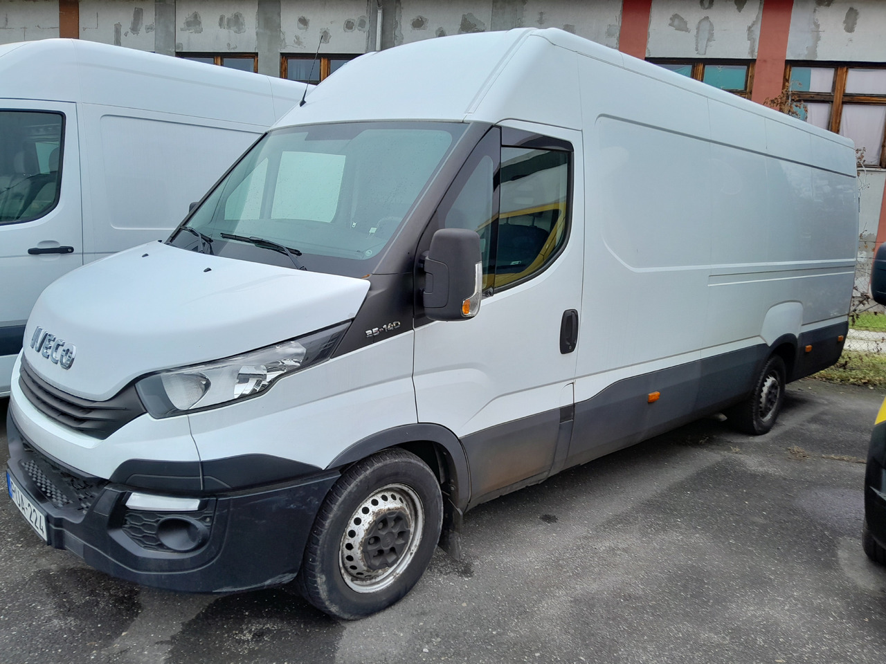 IVECO Daily 35S14 - Dostavno vozilo sa zatvorenim sandukom: slika 2 IVECO Daily 35S14 - Dostavno vozilo sa zatvorenim sandukom: slika 2