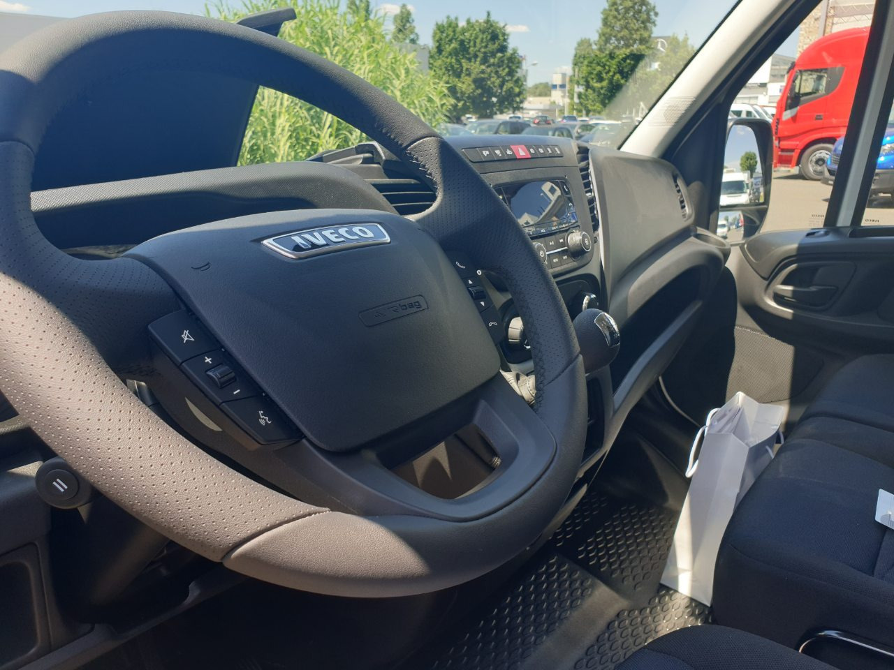 IVECO Daily 35S14 with Zanotti Z350 0°C Refrigeration (5 vehicles in stock) - Dostavno vozilo hladnjača: slika 5 IVECO Daily 35S14 with Zanotti Z350 0°C Refrigeration (5 vehicles in stock) - Dostavno vozilo hladnjača: slika 5