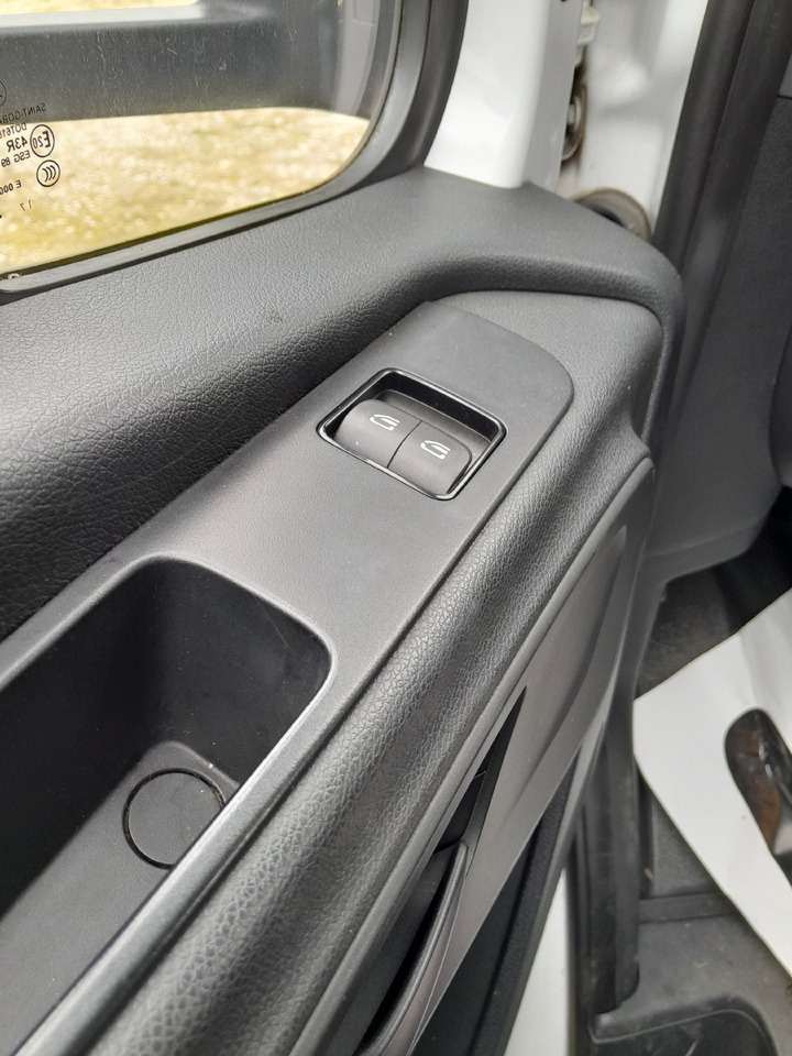 MERCEDES-BENZ Sprinter - Dostavno vozilo sa otvorenom sandukom: slika 4 MERCEDES-BENZ Sprinter - Dostavno vozilo sa otvorenom sandukom: slika 4