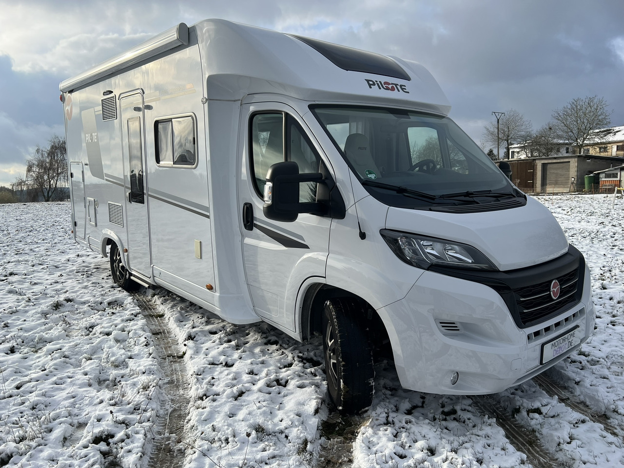 Pilote Pacific P696D Hubbett - Solar - Markise - Poluintegrisani kamper: slika 1 Pilote Pacific P696D Hubbett - Solar - Markise - Poluintegrisani kamper: slika 1