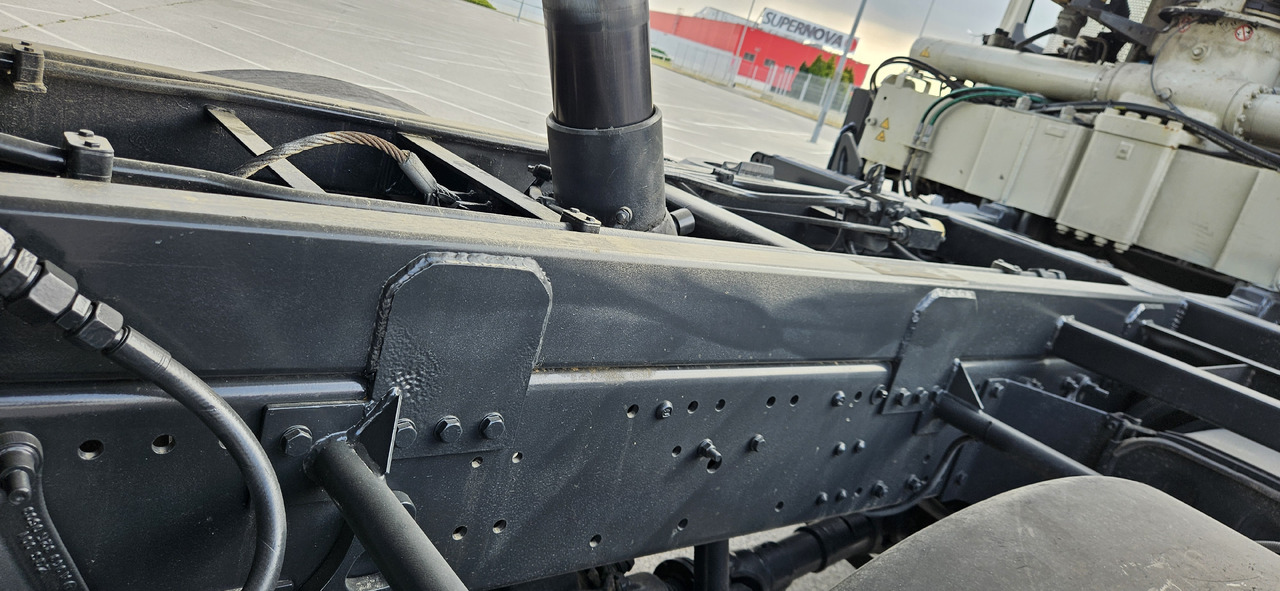 Kamion sa dizalicom MERCEDES-BENZ Axor 1833 4x4: slika 12 Kamion sa dizalicom MERCEDES-BENZ Axor 1833 4x4: slika 12