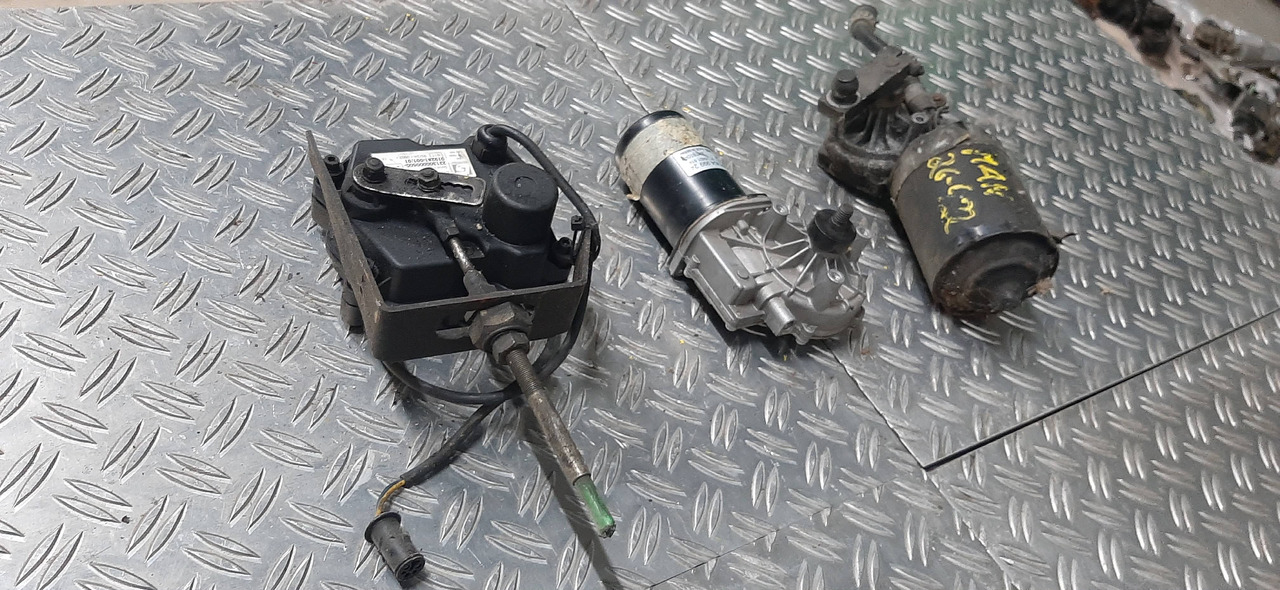 Gebrauchte Scheibenwischer - Motoren, MAN 26.422, DB, Artikel - Nr. : 81.99999 - 9999 - Brisač za Kamion: slika 1 Gebrauchte Scheibenwischer - Motoren, MAN 26.422, DB, Artikel - Nr. : 81.99999 - 9999 - Brisač za Kamion: slika 1