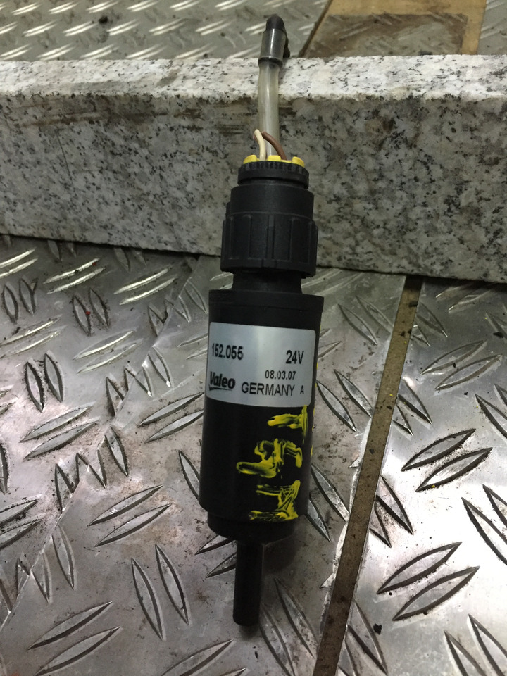 Gebrauchter Scheibenwaschmotor MAN TGM 15.280, Artikel - Nr.: 81.26485-6033 - Vetrobransko staklo za Kamion: slika 4 Gebrauchter Scheibenwaschmotor MAN TGM 15.280, Artikel - Nr.: 81.26485-6033 - Vetrobransko staklo za Kamion: slika 4