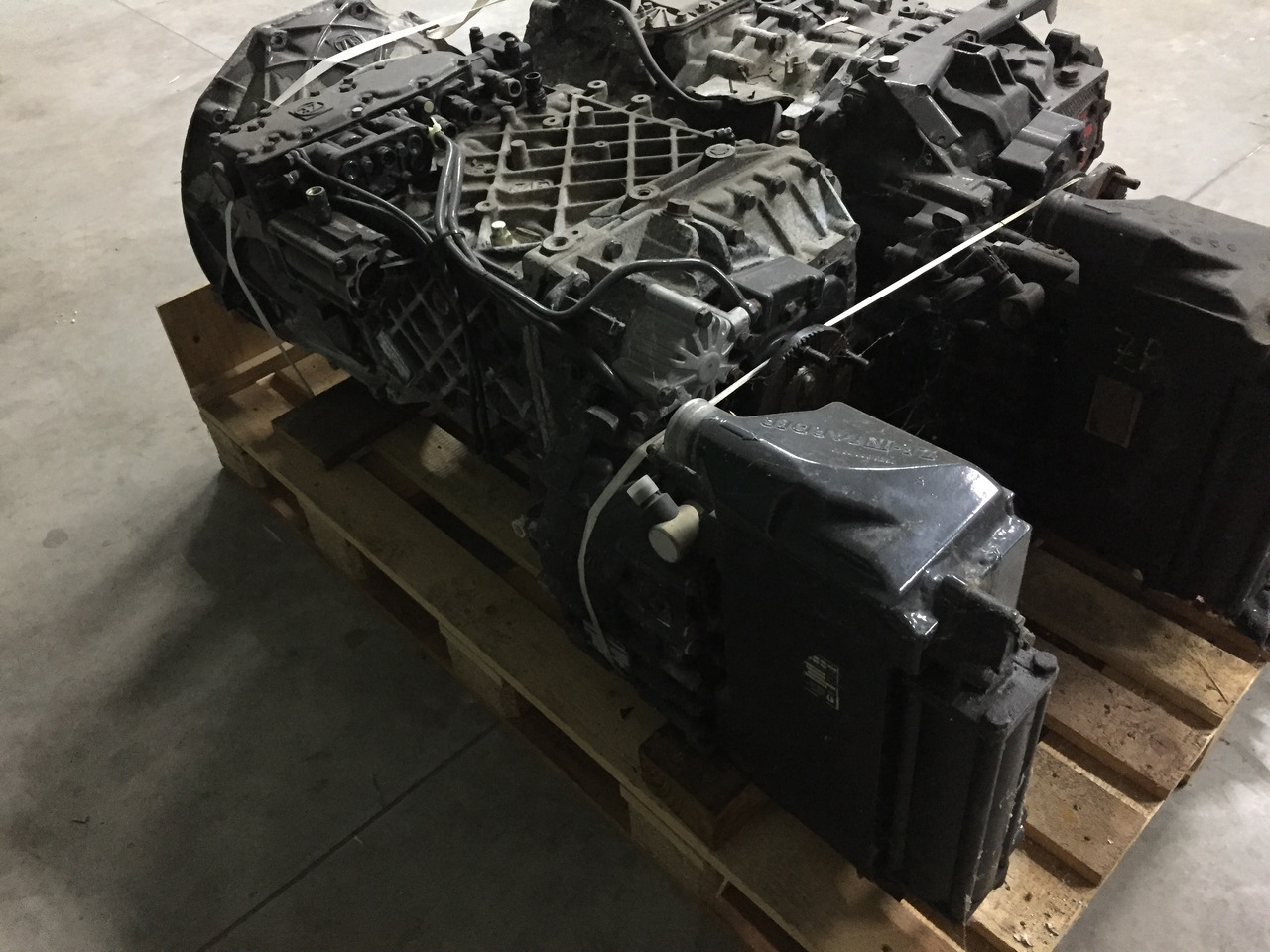 Gebrauchtes Getriebe MAN TGA, Typ : 16S 151, Artikel - Nr. : 81.32003 - 6608 - Menjač za Kamion: slika 4 Gebrauchtes Getriebe MAN TGA, Typ : 16S 151, Artikel - Nr. : 81.32003 - 6608 - Menjač za Kamion: slika 4