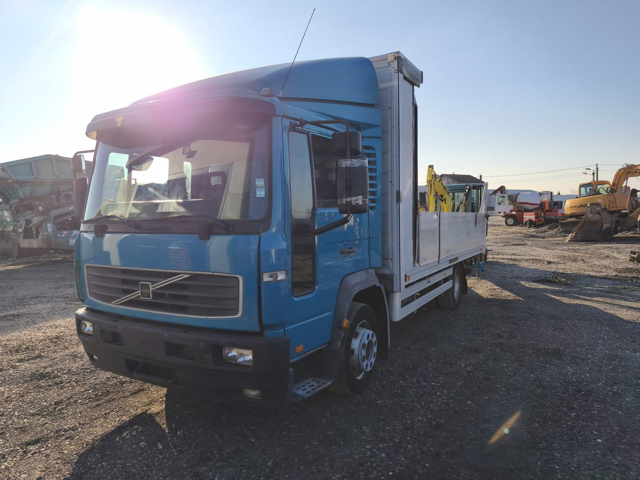 VOLVO FL 12 250, 2004 god. - Kamion sa tovarnim sandukom: slika 3 VOLVO FL 12 250, 2004 god. - Kamion sa tovarnim sandukom: slika 3