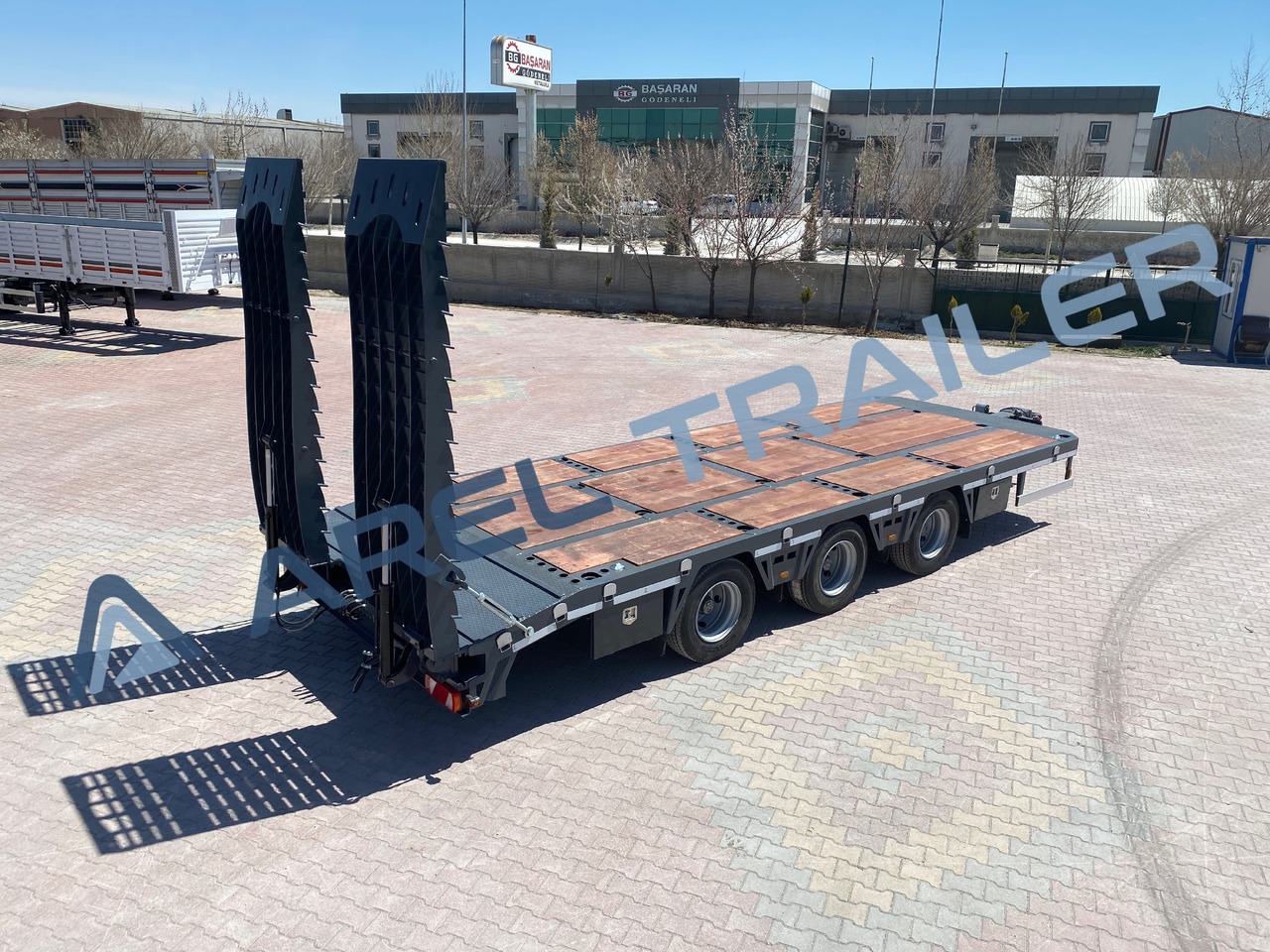 AREL TRAILER 3 AXLE TRIDEM CENTRE AXLE REMORQUE DRAWBAR - Niska prikolica za prevoz: slika 2 AREL TRAILER 3 AXLE TRIDEM CENTRE AXLE REMORQUE DRAWBAR - Niska prikolica za prevoz: slika 2