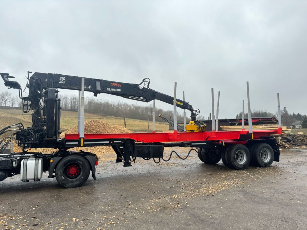 NACZEPA Z DŹWIGIEM DO DREWNA - Poluprikolica šticarka: slika 3 NACZEPA Z DŹWIGIEM DO DREWNA - Poluprikolica šticarka: slika 3