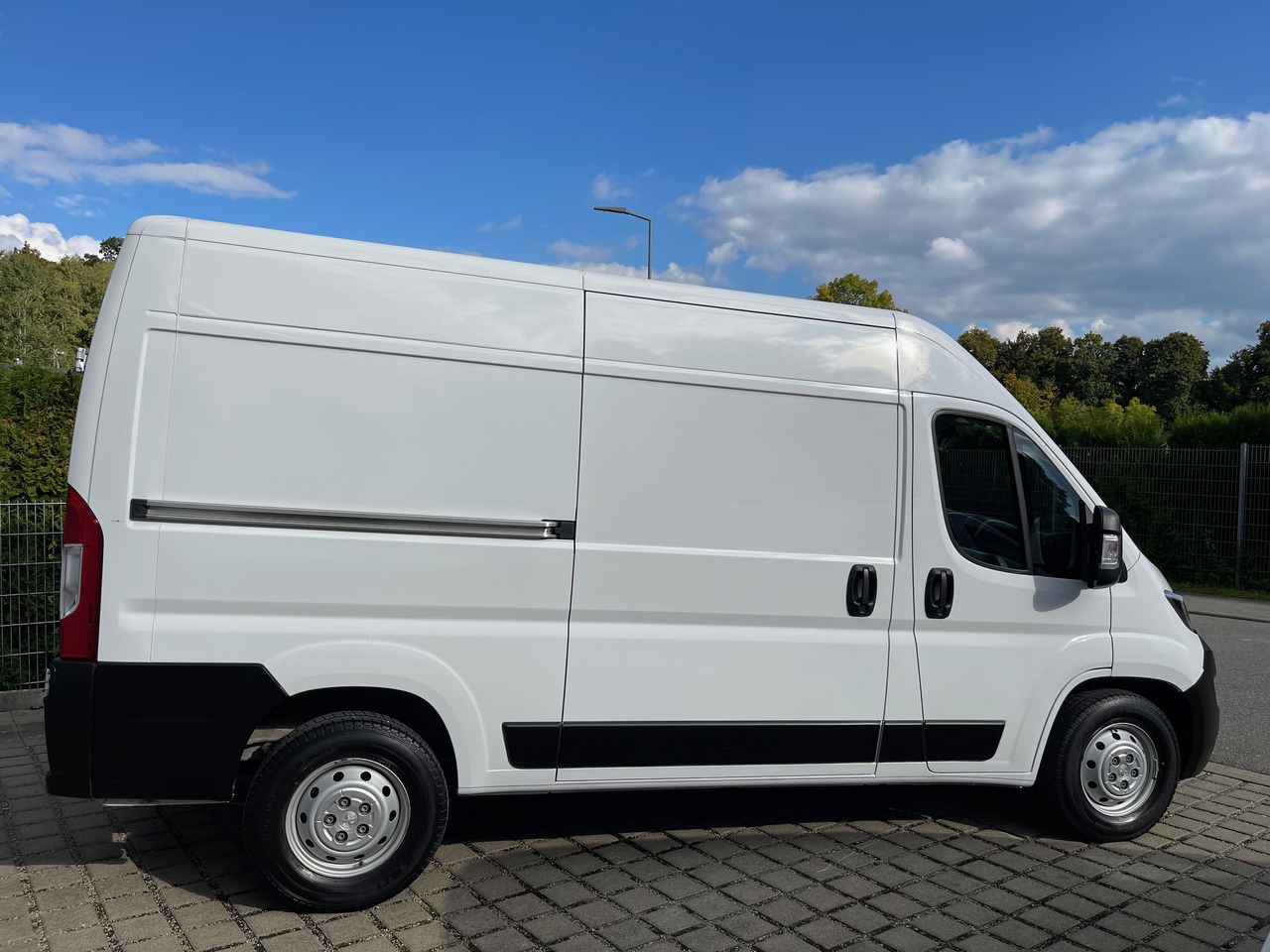 Peugeot Boxer Kasten L2H2 AppleCarplay/Klima/Kamera - Furgon: slika 4 Peugeot Boxer Kasten L2H2 AppleCarplay/Klima/Kamera - Furgon: slika 4