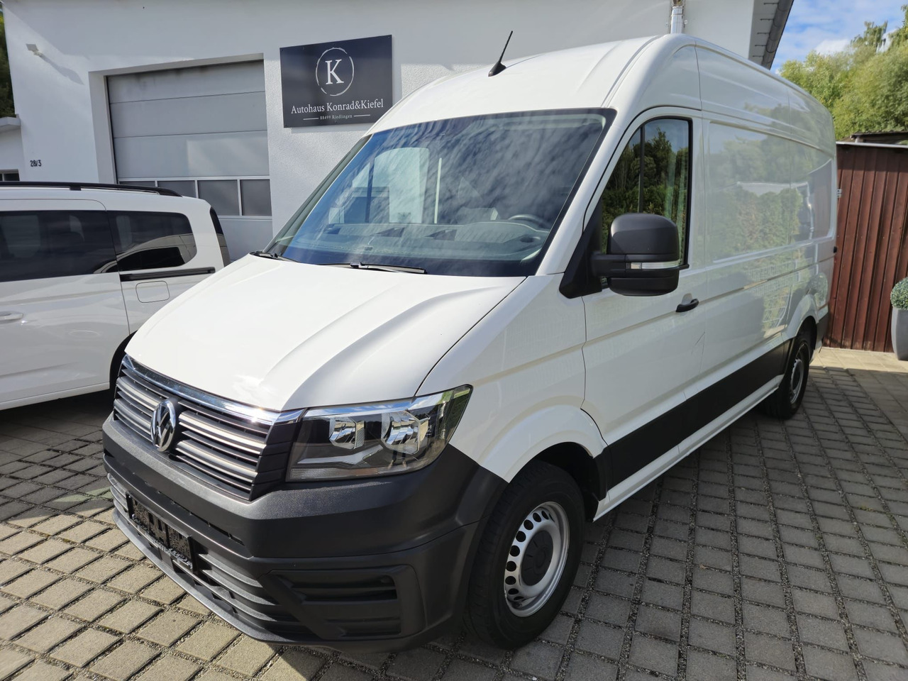 VOLKSWAGEN Crafter 35 mittellang Hochdach AppConnect/Kamera - Furgon: slika 1 VOLKSWAGEN Crafter 35 mittellang Hochdach AppConnect/Kamera - Furgon: slika 1