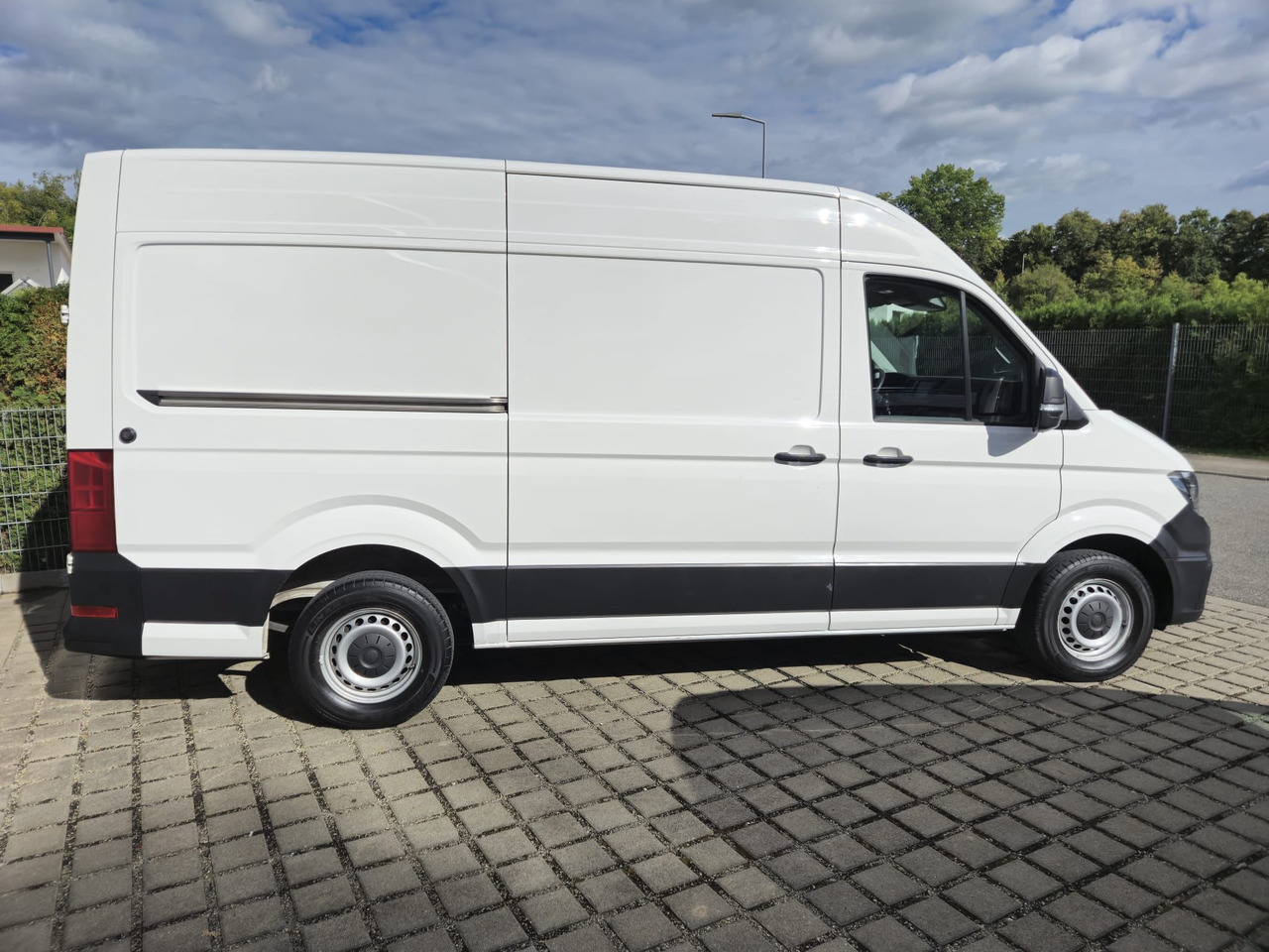 VOLKSWAGEN Crafter 35 mittellang Hochdach AppConnect/Kamera - Furgon: slika 4 VOLKSWAGEN Crafter 35 mittellang Hochdach AppConnect/Kamera - Furgon: slika 4