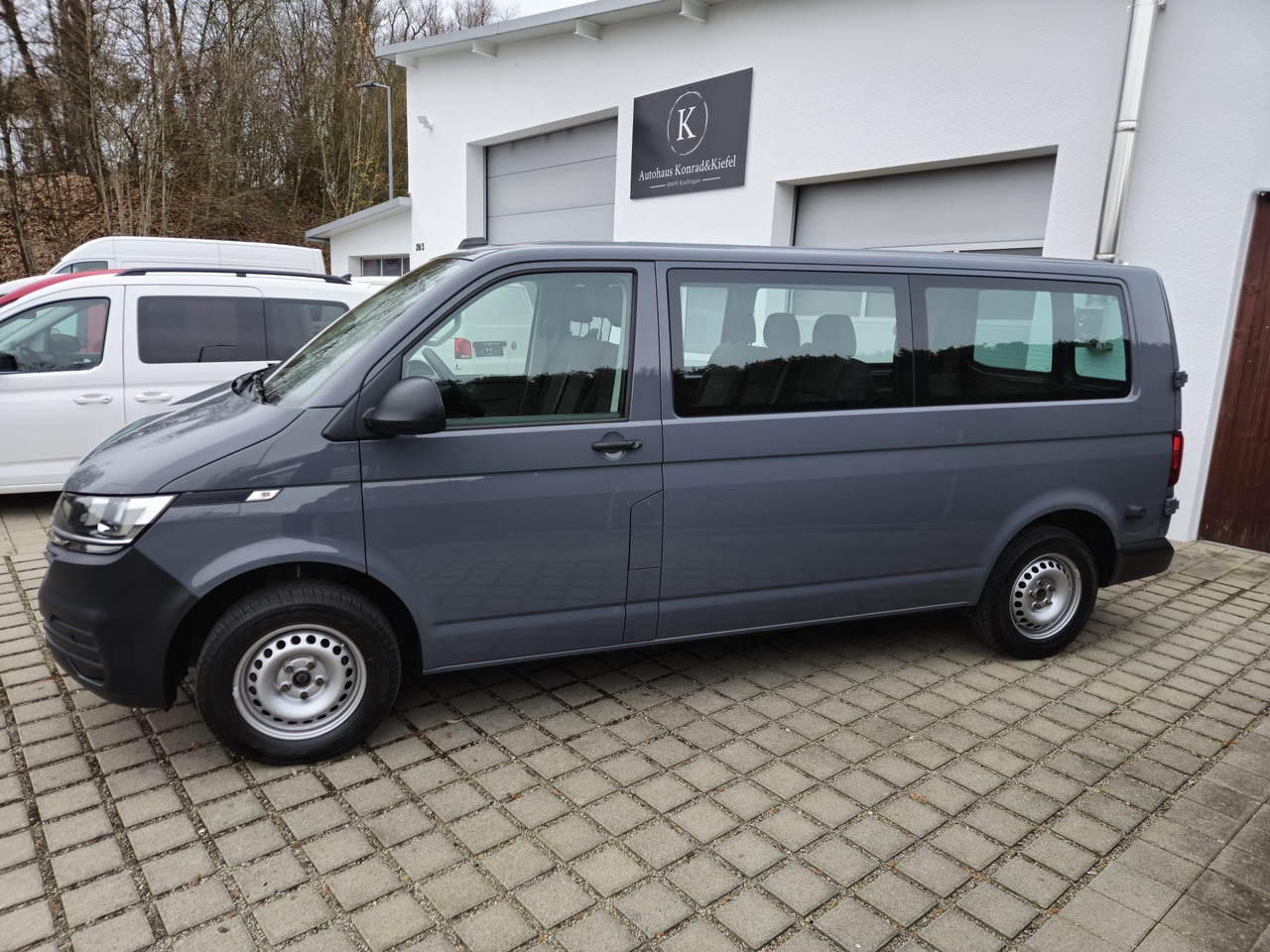 VOLKSWAGEN T6.1 Transporter Kombi LR/Navi/AppCon./6-Sitzer - Putnički kombi: slika 3 VOLKSWAGEN T6.1 Transporter Kombi LR/Navi/AppCon./6-Sitzer - Putnički kombi: slika 3