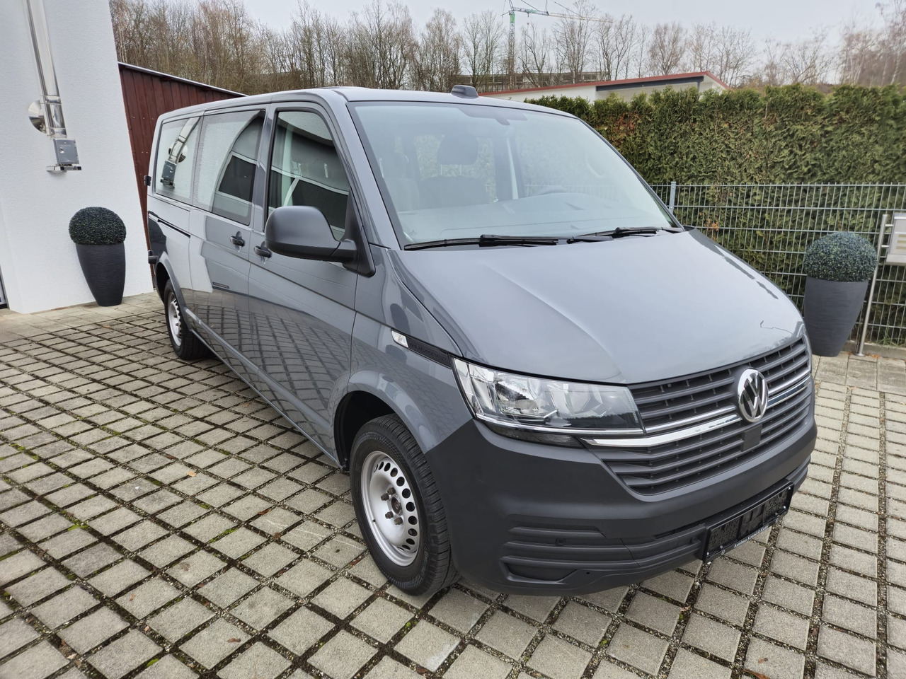 VOLKSWAGEN T6.1 Transporter Kombi LR/Navi/AppCon./6-Sitzer - Putnički kombi: slika 2 VOLKSWAGEN T6.1 Transporter Kombi LR/Navi/AppCon./6-Sitzer - Putnički kombi: slika 2