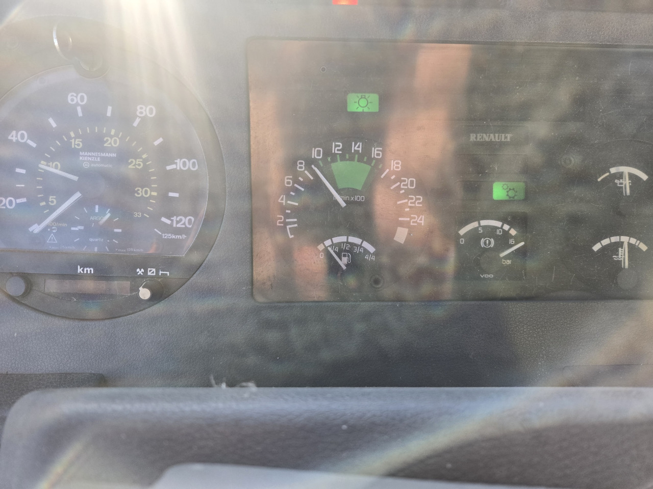 Istovarivač, Kamion sa dizalicom Renault G300 / 4x4: slika 12