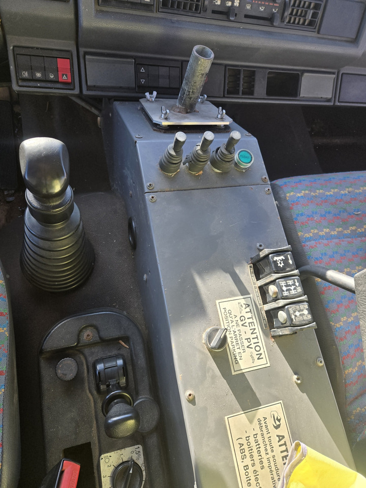 Istovarivač, Kamion sa dizalicom Renault G300 / 4x4: slika 10