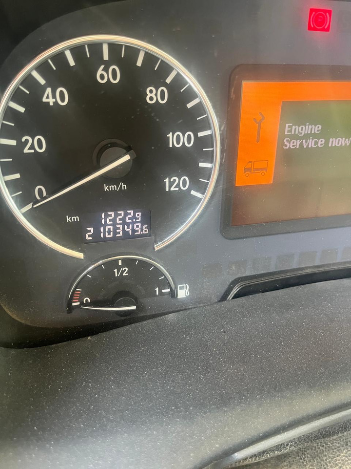 MERCEDES-BENZ Actros 3340 - Kamion sa golom šasijom i zatvorenom kabinom: slika 2 MERCEDES-BENZ Actros 3340 - Kamion sa golom šasijom i zatvorenom kabinom: slika 2