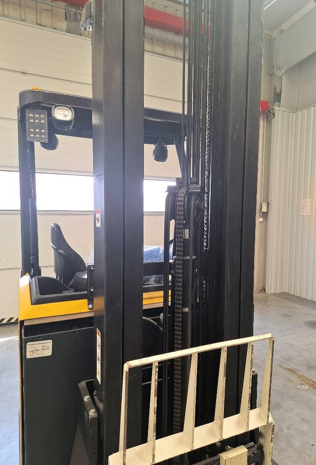 Yale MR 14 - Regalni viljuškar: slika 4 Yale MR 14 - Regalni viljuškar: slika 4