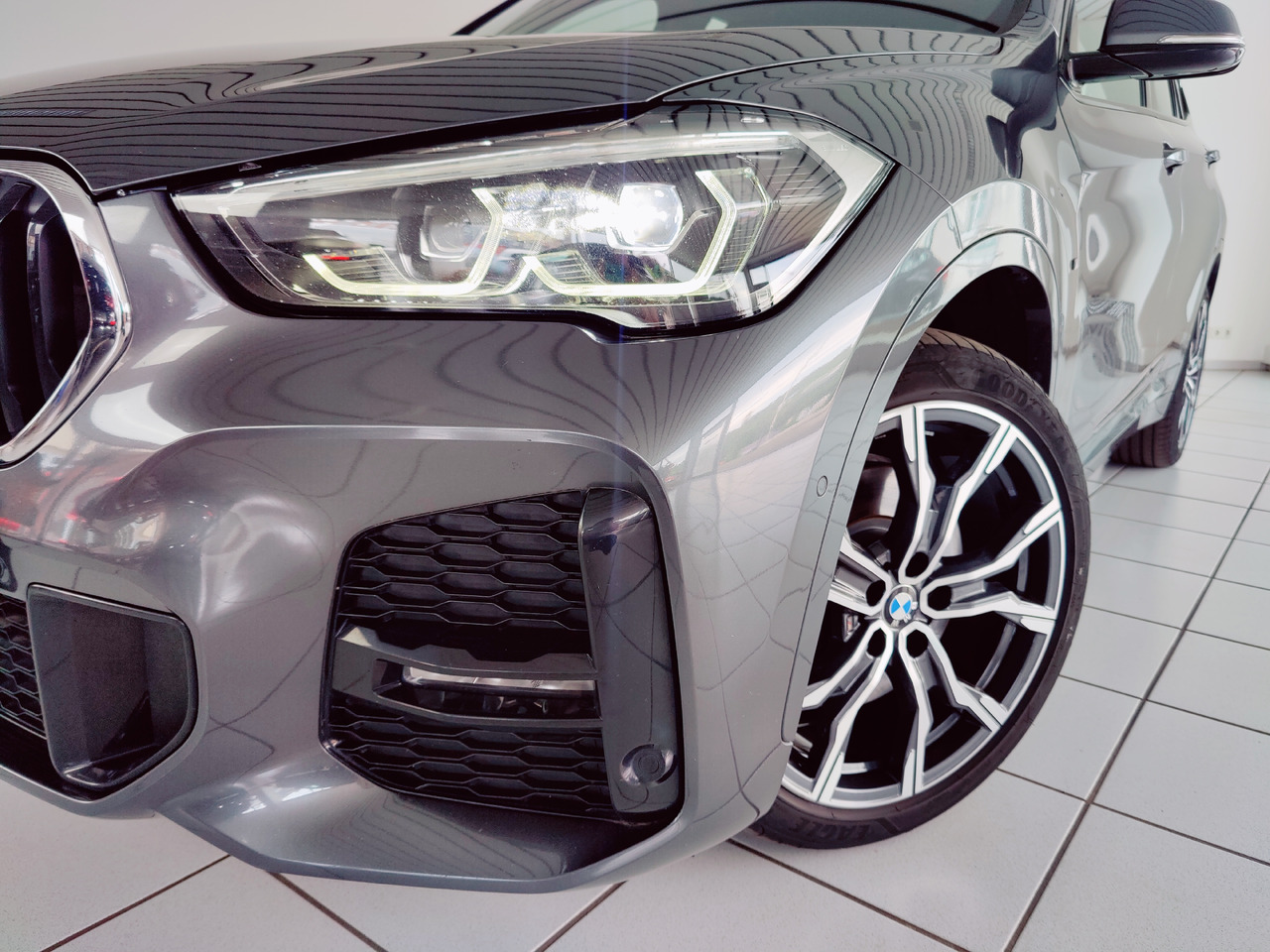 BMW X1 xDrive 20 d M Sport Navi Ambiente PDC SHZ Apple Android - SUVSUV: slika 2 BMW X1 xDrive 20 d M Sport Navi Ambiente PDC SHZ Apple Android - SUVSUV: slika 2