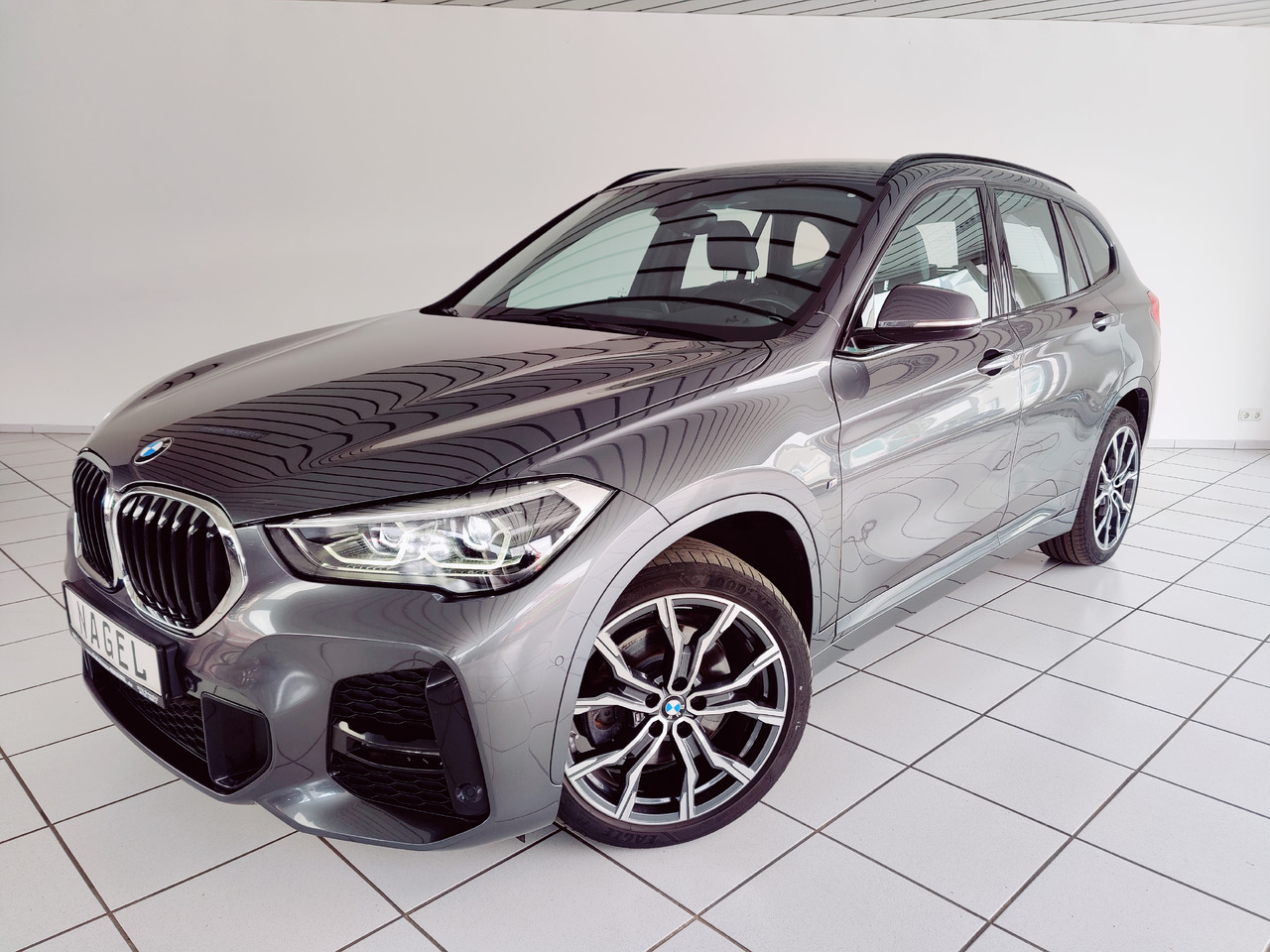 BMW X1 xDrive 20 d M Sport Navi Ambiente PDC SHZ Apple Android - SUVSUV: slika 1 BMW X1 xDrive 20 d M Sport Navi Ambiente PDC SHZ Apple Android - SUVSUV: slika 1