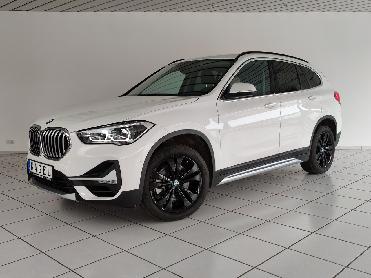 BMW X1 xDrive 20 i xLine Navi Rükam Leder DAB - SUVSUV: slika 1 BMW X1 xDrive 20 i xLine Navi Rükam Leder DAB - SUVSUV: slika 1