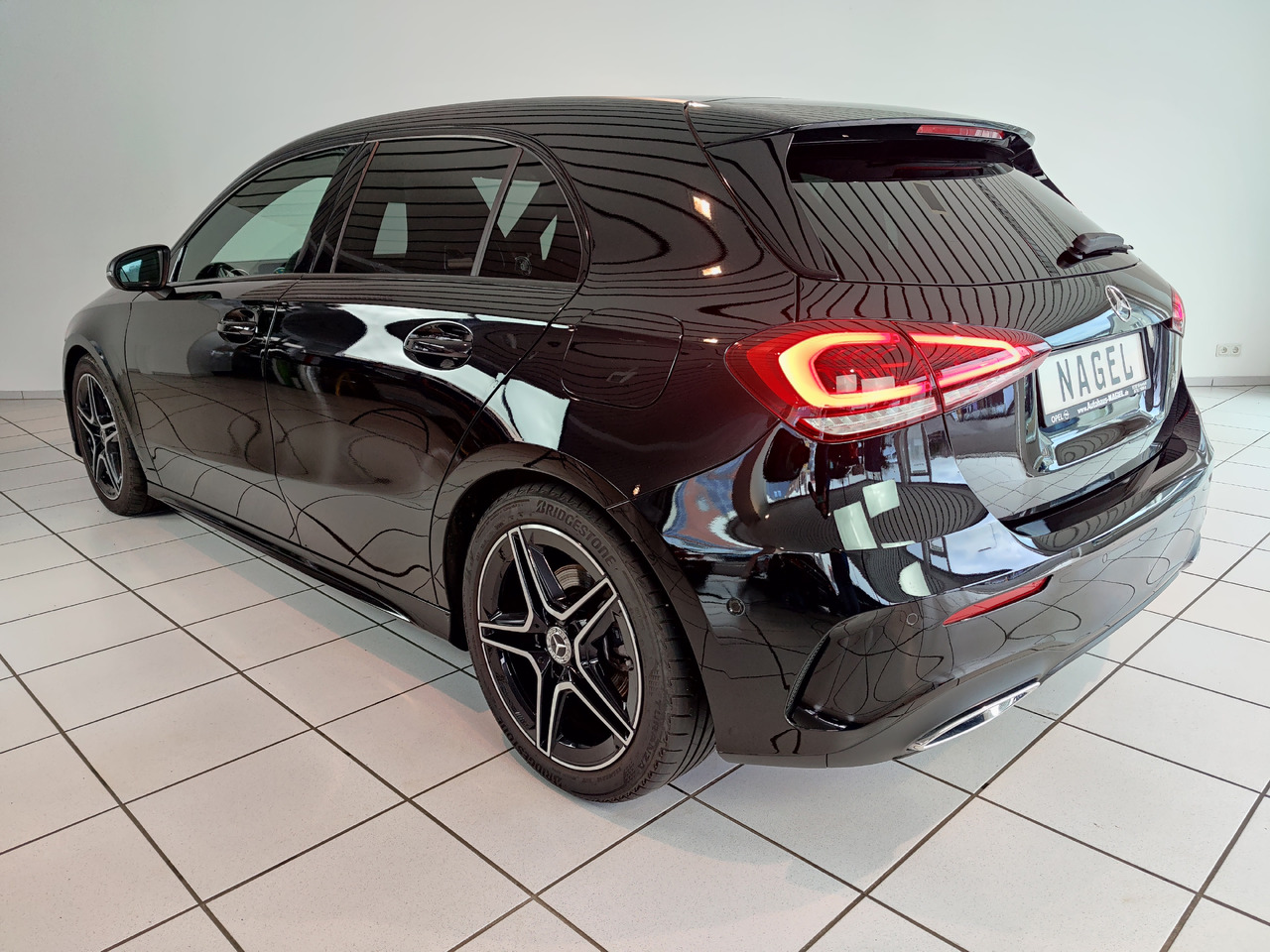 Mercedes-Benz A 220 d Navi LED Park RüKam AHK - Limuzina: slika 3 Mercedes-Benz A 220 d Navi LED Park RüKam AHK - Limuzina: slika 3