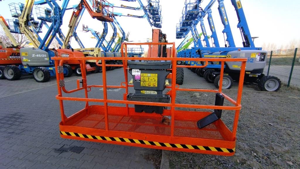 JLG 800 AJ - Zglobna platforma: slika 2 JLG 800 AJ - Zglobna platforma: slika 2