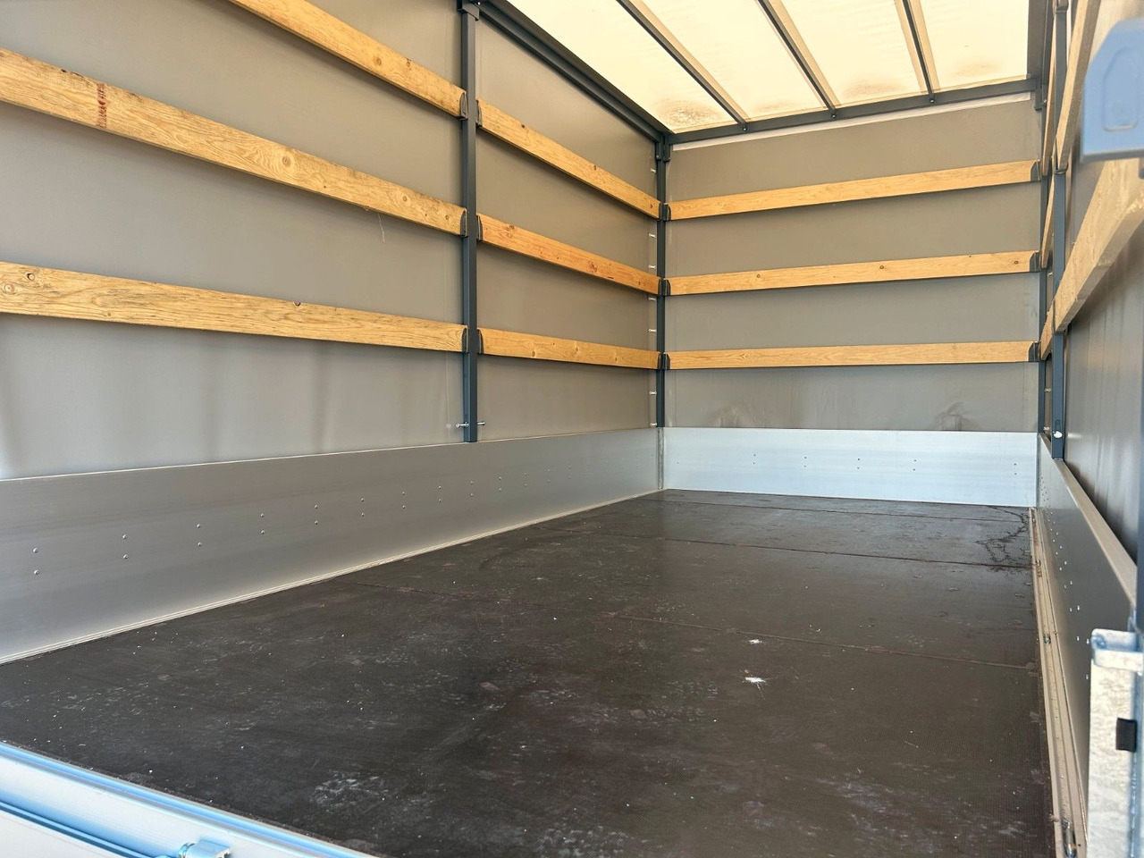 Fiat DUCATO XLWB MAXI Pritsche+Plane - Dostavno vozilo sa ceradom: slika 5 Fiat DUCATO XLWB MAXI Pritsche+Plane - Dostavno vozilo sa ceradom: slika 5