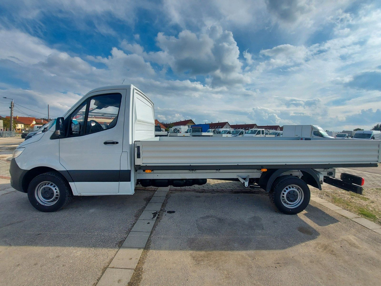 Mercedes-Benz Sprinter 315Pritsche - Dostavno vozilo sa otvorenom sandukom: slika 2 Mercedes-Benz Sprinter 315Pritsche - Dostavno vozilo sa otvorenom sandukom: slika 2