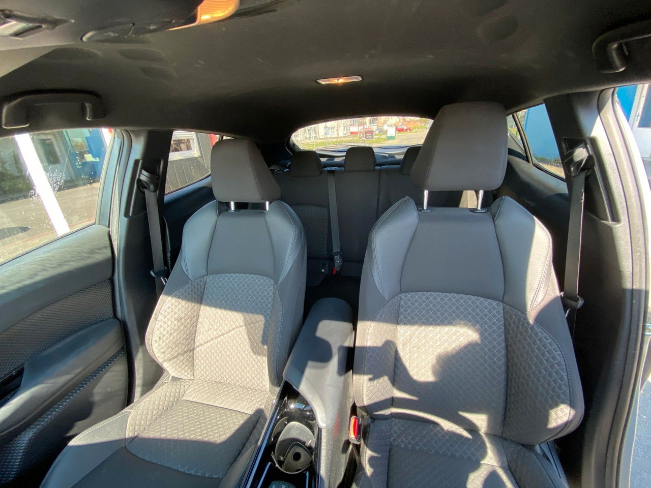 Toyota C-HR 1.8-l-VVTi Hybrid Flow - SUVSUV: slika 3 Toyota C-HR 1.8-l-VVTi Hybrid Flow - SUVSUV: slika 3