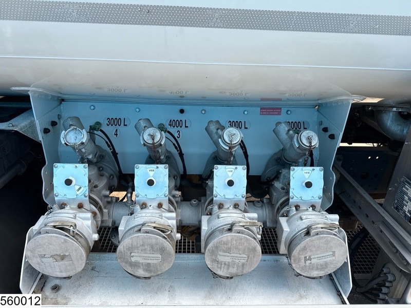 Iveco Eurocargo 190EL28 EURO 5, FUEL, 13390 liter, 4 Comp, Magyar - Kamion cisterna: slika 5 Iveco Eurocargo 190EL28 EURO 5, FUEL, 13390 liter, 4 Comp, Magyar - Kamion cisterna: slika 5