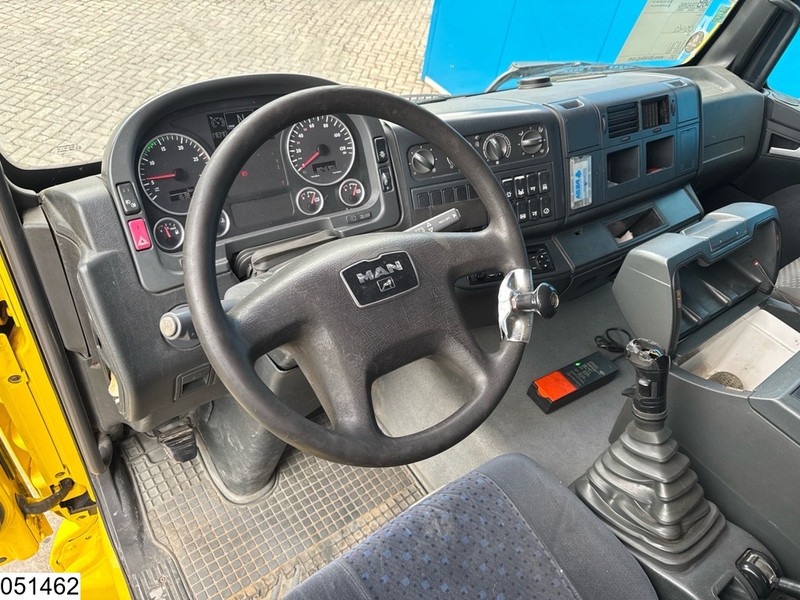 MAN TGA 35 400 8x2, Handgeschakeld, Fassi, Remote - Kamion sa tovarnim sandukom, Kamion sa dizalicom: slika 5 MAN TGA 35 400 8x2, Handgeschakeld, Fassi, Remote - Kamion sa tovarnim sandukom, Kamion sa dizalicom: slika 5