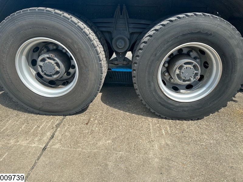 Interior photo 1: Kamion sa tovarnim sandukom Renault Kerax 430 Dxi 6x4, EURO 5, Steel suspenion